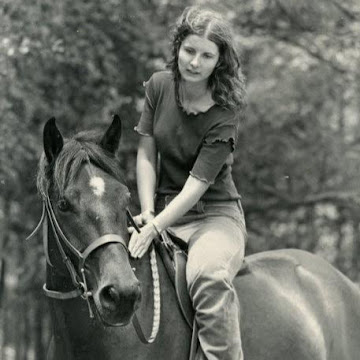 Profile photo of Vicki Ghea